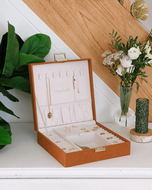 Boîte à bijoux en velours côtelé camel – Anne par Maison Scarlett